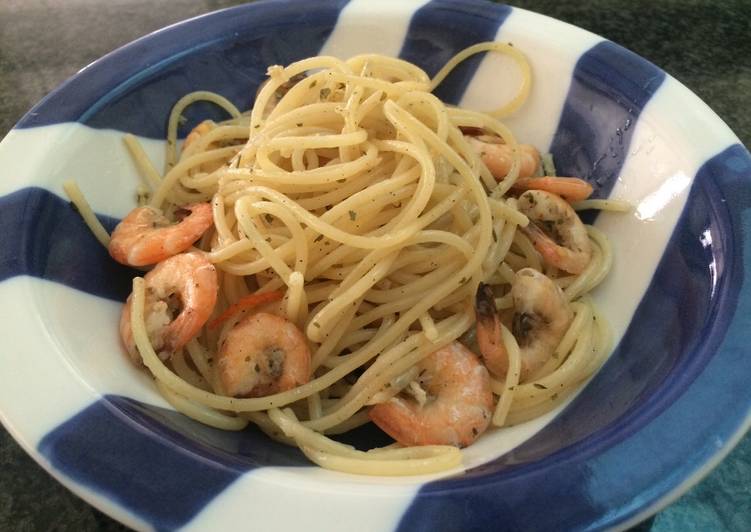 Spaghetti aglio olio with prawn