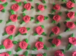 Una foto de Flores de azúcar para decorar😍👆