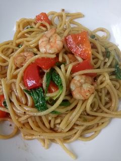 รูปของ สปาเก็ตตี้กุ้งกระเพราพริกหวาน