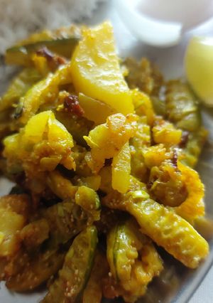 আলু কুদ্রি ভাজা(aloo kudri bhaja recipe in Bengali) রেসিপির প্রধান ছবি