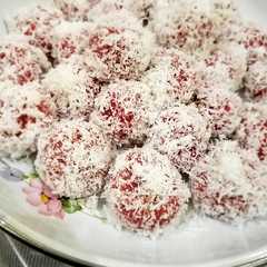 Klepon buah naga রেসিপির প্রধান ছবি