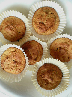 Una foto de Muffins de avena con canela y melocotón