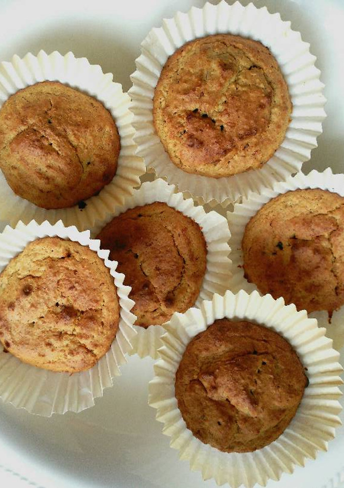 Una foto de Muffins de avena con canela y melocotón