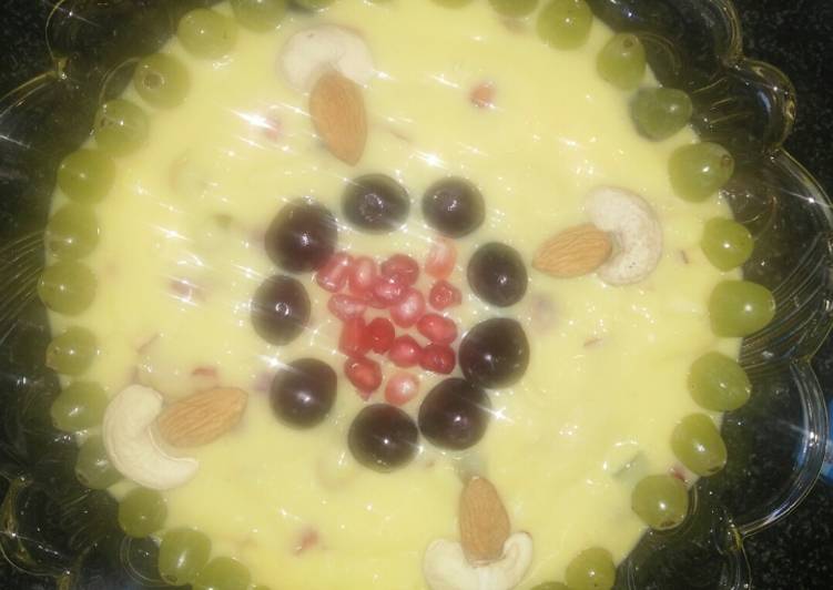 Recipe of Award-winning Fruits &amp; Dry fruits Custard