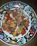 Salteado de pollo con vegetales multicolor