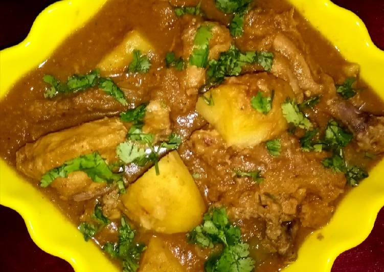 Chicken and aloo gravy