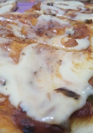 Una foto de 🍕Pizza con salsa casera fácil 🍕