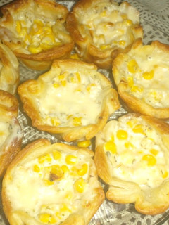Una foto de Canastitas cremosas de choclo, puerro y cebolla 🤤