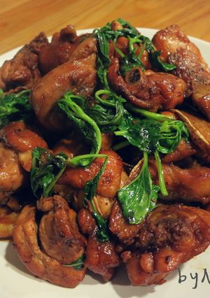 A picture of Beginner-Friendly Bento Dish: Three Cup Chicken (San Bei Ji).