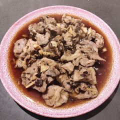A picture of Slice pork in Tauci.