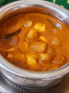 சின்ன வெங்காயம் பூண்டு புளிக்குழம்பு(pulikulambu recipe in tamil) செய்முறை முக்கிய புகைப்படம்