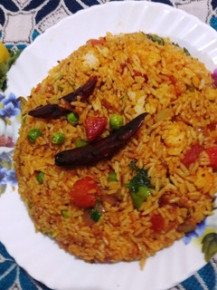વેજ સ્પાઇસી ફ્રાઇડ રાઈસ (Veg Spicy Fried Rice Recipe In Gujarati) રેસીપી મુખ્ય ફોટો