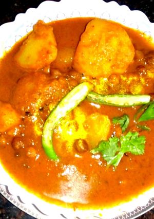 मसालेदार आलू चना करी (Masaledar aloo chana curry recipe in hindi) रेसिपी मुख्य फोटो