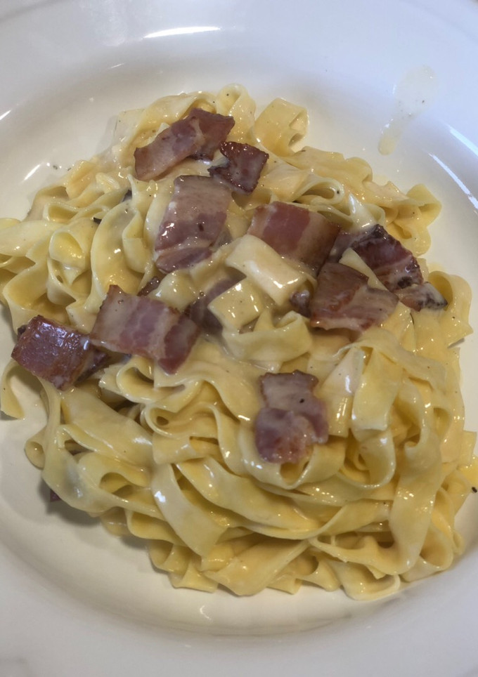 Una foto de Spaghetti carbonara