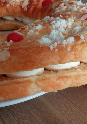 Una foto de Roscón de Reyes con masa madre en panificadora