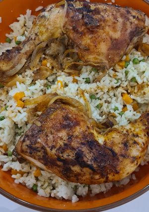 Une photo de Riz avec ses petits légumes et poulet rôti