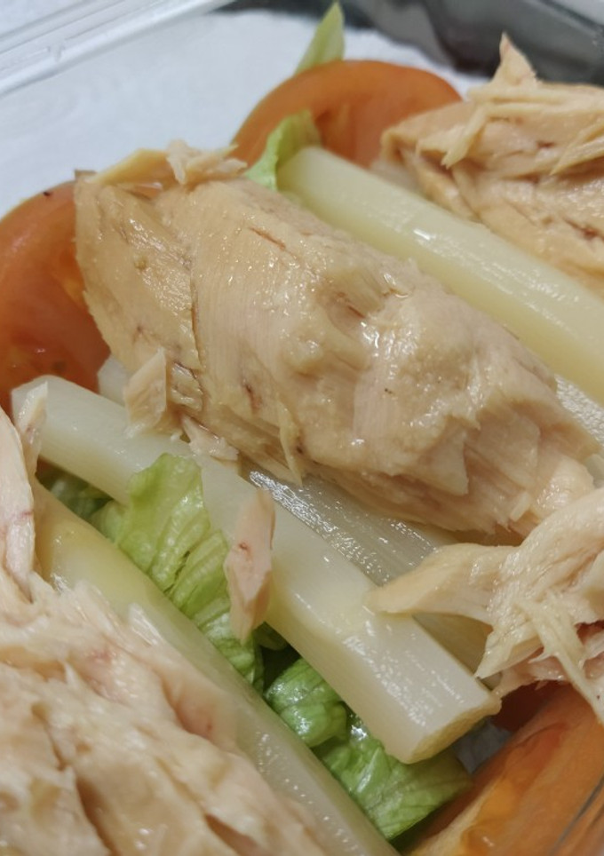 Una foto de 🥗 Ensalada de espárragos blancos y atún