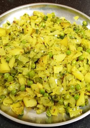 "मटार बटाटा कोबी"(Matar Batata Kobi Recipe In Marathi) रेसिपी चे मुख्य फोटो 