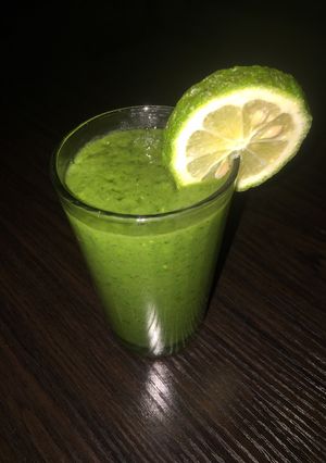 A picture of Kale & spinach smoothie.
