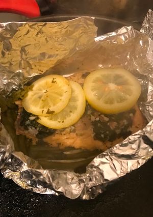 Una foto de Salmón con espárragos al plomo. Delicioso, rápido y fácil