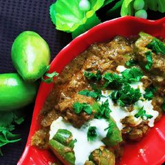 A picture of Cottage cheese stuffed pointed gourd with gravy.