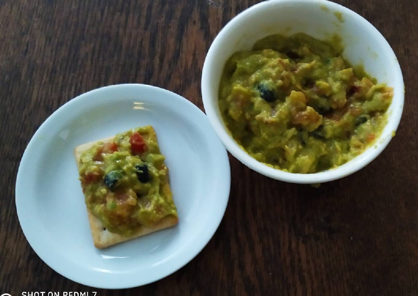 Paté de aguacate con tropezones de arándanos y cherrys