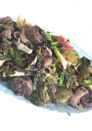 Hình của món Lòng xào dưa chua.