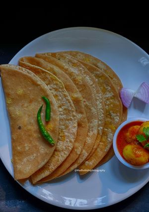 A picture of Bihari style Chana Dal Paratha.