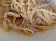 Una foto de tallarines con salsa bechamel