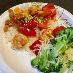 A picture of Spicy cashew shrimp.