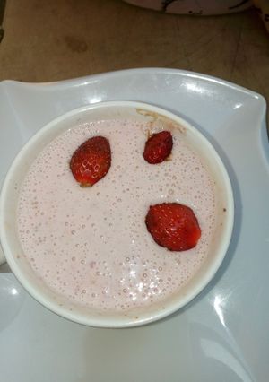 A picture of Strawberry smoothie.