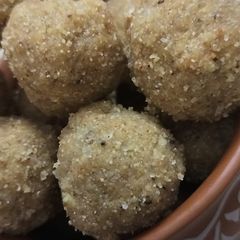 A picture of Besan suji Mawa ladoo.