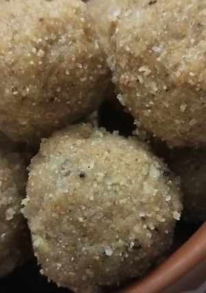 A picture of Besan suji Mawa ladoo.