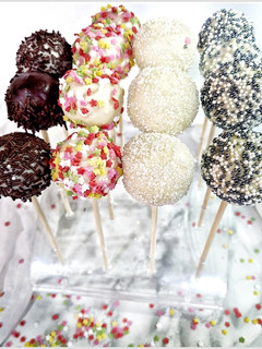 Una foto de Piruletas de vainilla bañadas con chocolate blanco