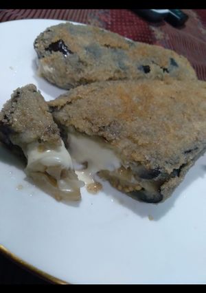 Una foto de Milanesas de berenjena rellenas, súper fáciles y ricas