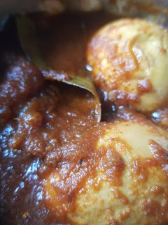 ডিম কষা(Dim kosha recipe in Bengali) রেসিপির প্রধান ছবি