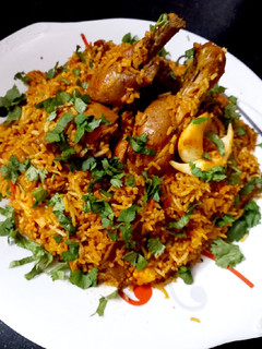 चिकन दम बिरयानी (chicken dum biryani recipe in Hindi) रेसिपी मुख्य फोटो