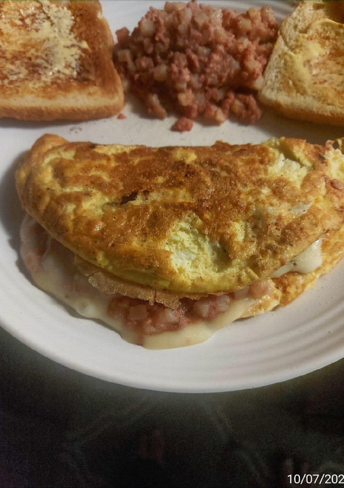 A picture of Anthony's Corned Beef and Hash Omelet.