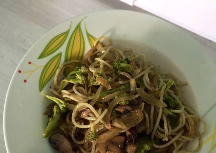 Resep [Menu Diet] Spaghetti Aglio dengan Jamur dan Brokoli, Lezat