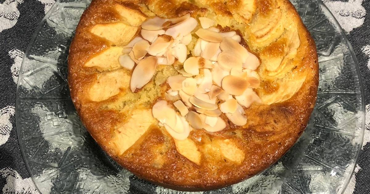 Gateau Au Yaourt Pomme Amande De Cassandra Moreira Cookpad