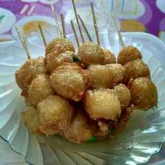 A picture of Cilor Goreng (cilok telor).