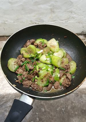 Hình của món Mướp xào đồ lòng.
