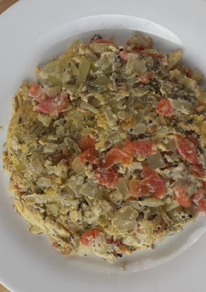 Una foto de Tortilla de cebolla y tomate