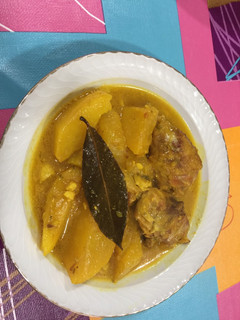 Una foto de Salsa de pollo con patatas