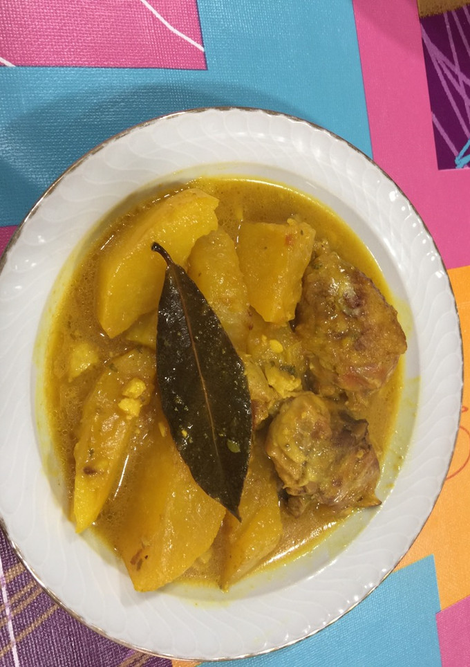 Una foto de Salsa de pollo con patatas