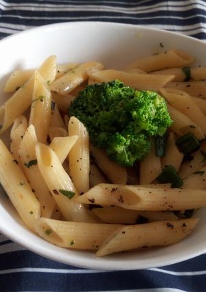 A picture of Garlic butter Penne Pasta with Broccoli.