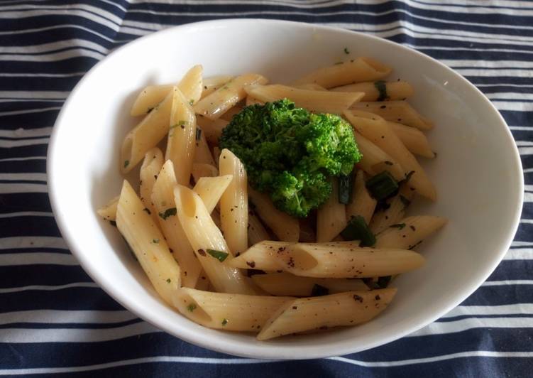 Simple Way to Prepare Perfect Garlic butter Penne Pasta with Broccoli