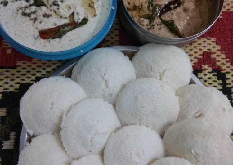 How to Prepare Perfect Idli with coconut and peanut chutney