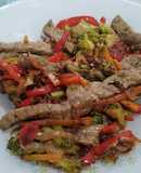 Wok de ternera y verduras