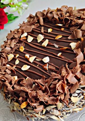 A picture of Roasted Almond Oreo Cake.
